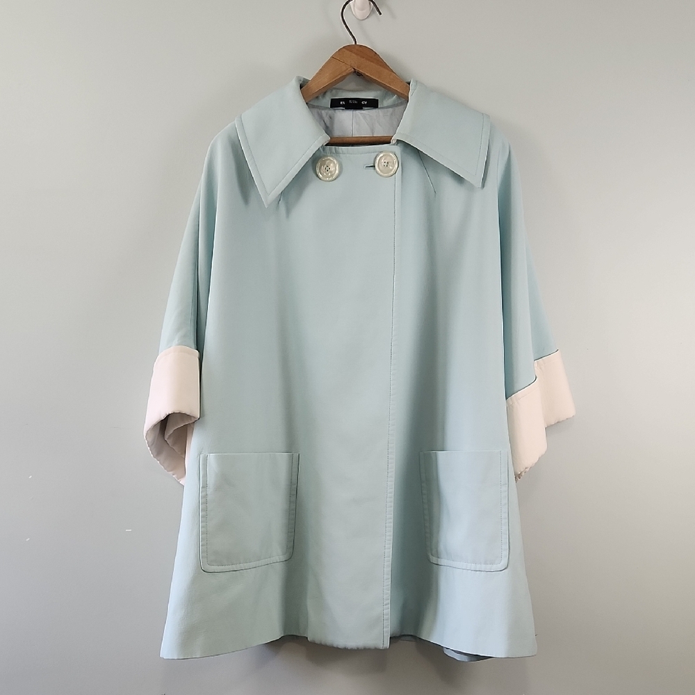 Elegant Swing Cape Coat – Minimalist Silhouette with Retro Glam Vibes